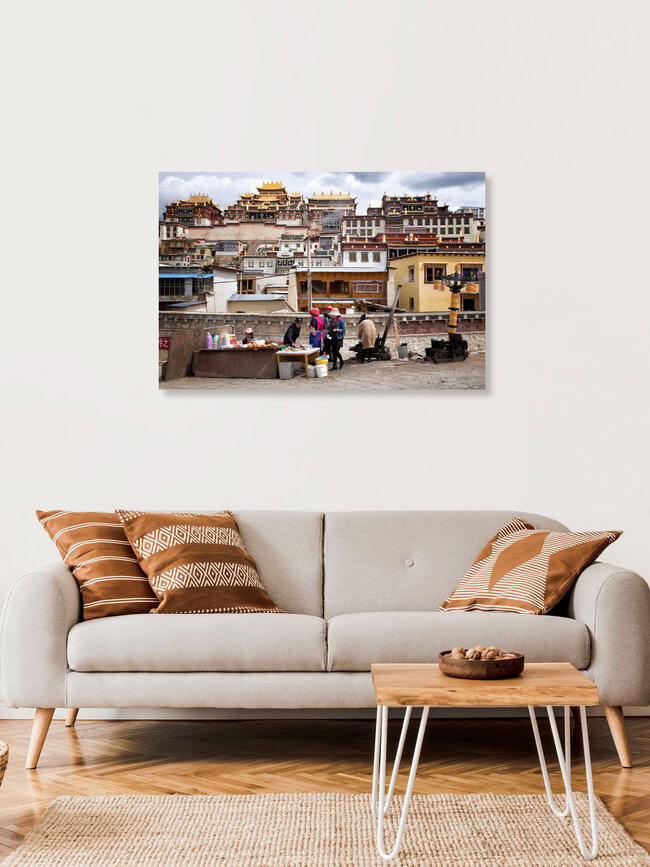 Shangri-La, China – Fotokunst von Oona Kallanmaa als Poster oder Acrylglasbild