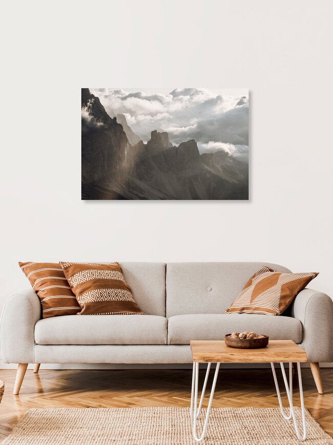 Dynamischer Morgen in den Bergen, Italien – Fotokunst von Lina Jakobi als Poster oder Acrylglasbild