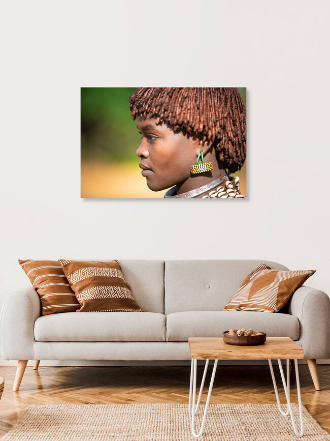 Hamer Wife, Äthiopien – Fotokunst von Miro May als Poster oder Acrylglasbild