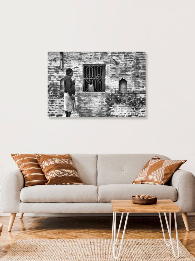 Obedient dog, Indien – Fotokunst von Jagdev Singh als Poster oder Acrylglasbild