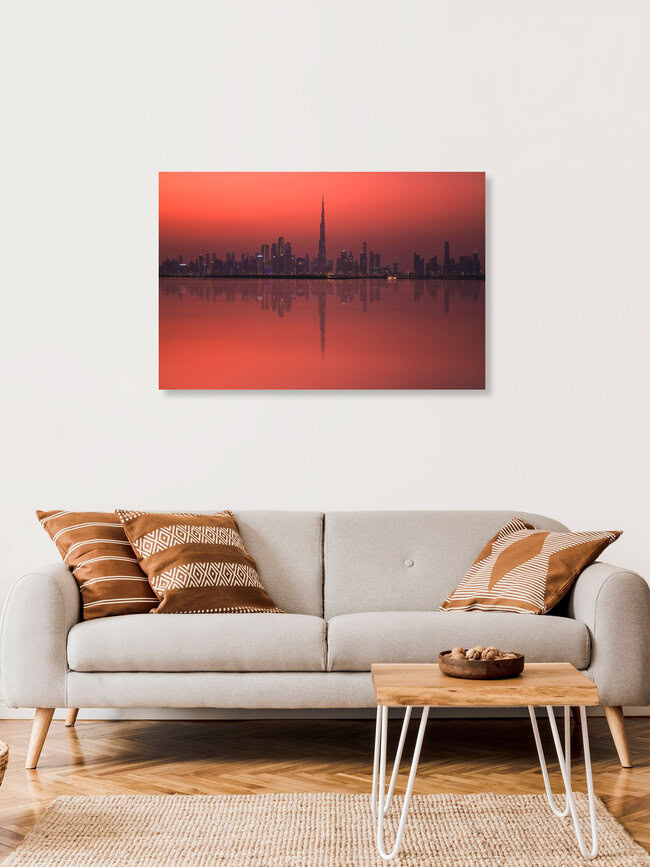Dubai Skyline  , Vereinigte Arabische Emirate – Fotokunst von Jean Claude Castor als Poster oder Acrylglasbild