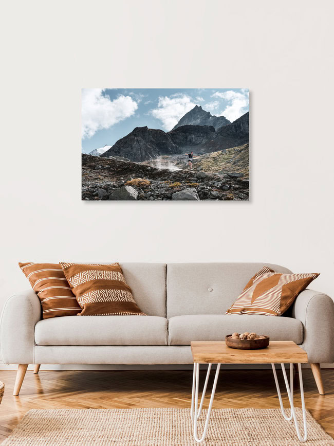 Kilian Jornet - Trail running, Schweiz – Fotokunst von Jordi Saragossa als Poster oder Acrylglasbild