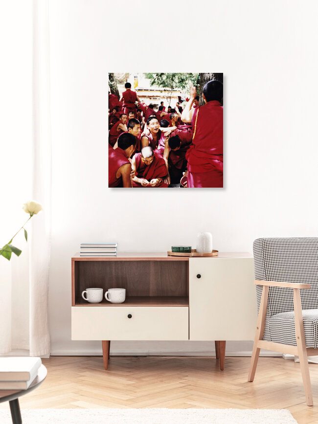 discussion in Sera monastery, Tibet 2002, China – Fotokunst von Eva Stadler als Poster oder Acrylglasbild