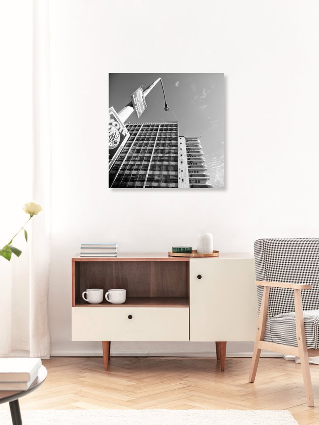 lamp post south africa (1) , Südafrika – Fotokunst von Eva Stadler als Poster oder Acrylglasbild
