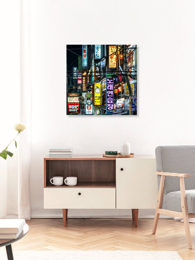 Bunte Leuchtreklame im Songpa-gu Viertel in Seoul, Südkorea – Fotokunst von Jan Becke als Poster oder Acrylglasbild