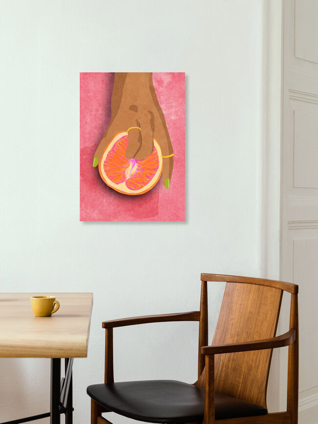 Illustration by Raissa Oltmanns: a hand holding a pink grapefruit
