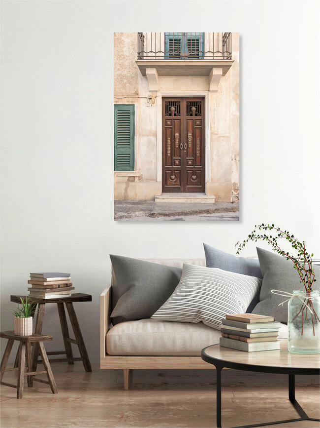 Brown wooden door, Italien – Fotokunst von Photolovers . als Poster oder Acrylglasbild