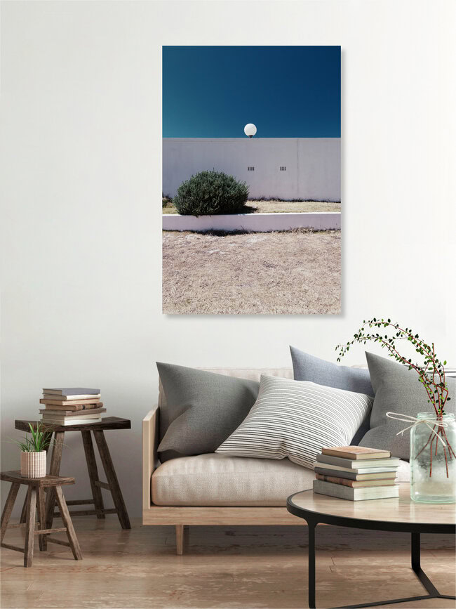 Wall, bush and lamp, Südafrika – Fotokunst von Eva Stadler als Poster oder Acrylglasbild