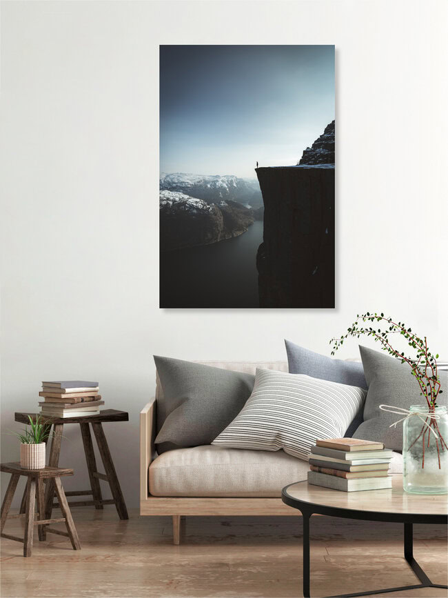 An der Kante zum Nichts, Norwegen – Fotokunst von Johannes Hulsch als Poster oder Acrylglasbild