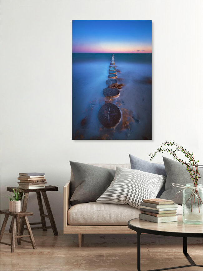 Ostsee Heiligenhafen Strand mit Buhnen, Deutschland – Fotokunst von Jean Claude Castor als Poster oder Acrylglasbild