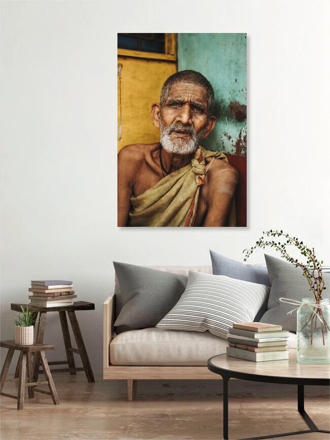Alter hinduistischer Priester, Indien – Fotokunst von David Wurth als Poster oder Acrylglasbild