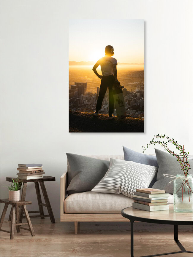 Skateboarderin genießt den Ausblick, Südafrika – Fotokunst von Lina Jakobi als Poster oder Acrylglasbild