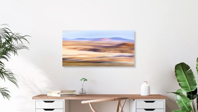 Verwischte Hügel und Vulkane - Fuerteventura, Spanien – Fotokunst von Valentin Pfeifhofer als Poster oder Acrylglasbild