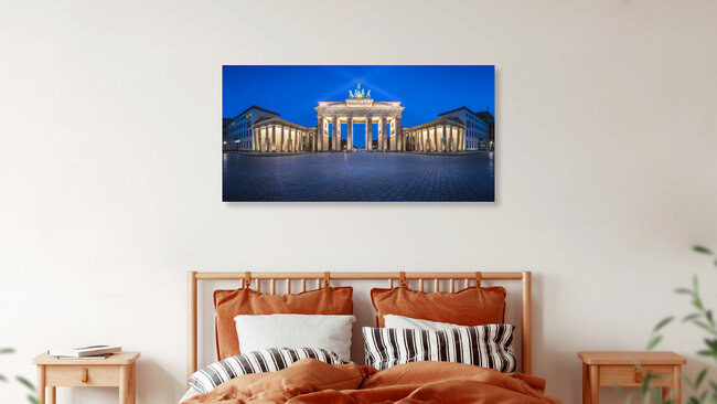Berlin Brandenburger Tor, Deutschland – Fotokunst von Jean Claude Castor als Poster oder Acrylglasbild