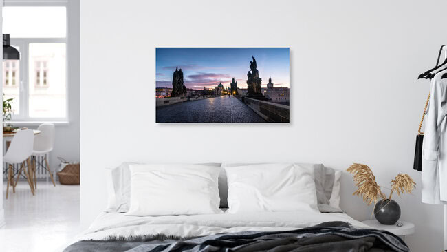 Karluv most vor Sonnenaufgang, Tschechische Republik – Fotokunst von Ronny Behnert als Poster oder Acrylglasbild