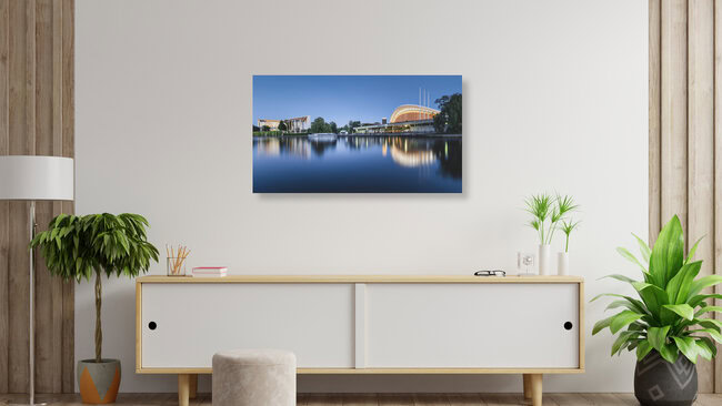 Berliner Spreeufer zur blauen Stunde, Deutschland – Fotokunst von Ronny Behnert als Poster oder Acrylglasbild
