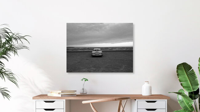 relax time in Cadillac at the beach, Schweden – Fotokunst von Helmut Pfirrmann als Poster oder Acrylglasbild