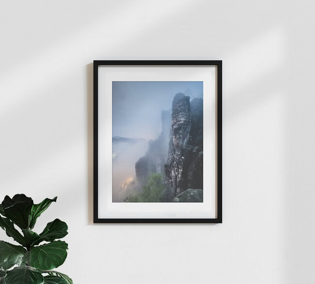 Basteiaussicht bei Nacht im Elbsandsteingebirge, Deutschland – Fotokunst von Ronny Behnert als Poster oder Acrylglasbild