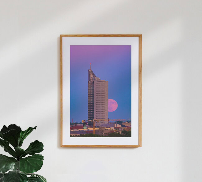 Uniriese und Vollmond, Deutschland – Fotokunst von Martin Wasilewski als Poster oder Acrylglasbild