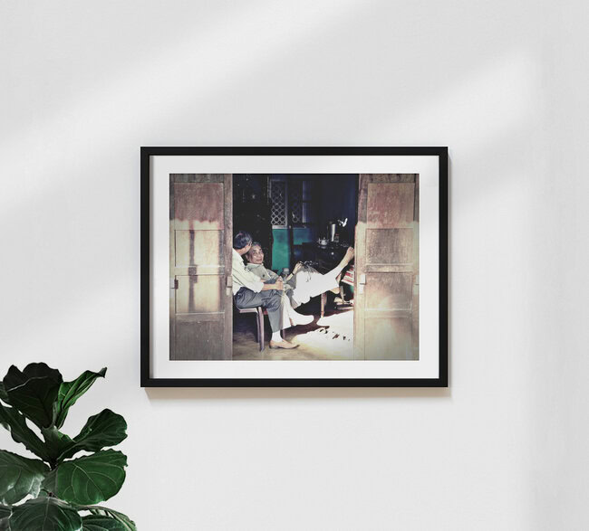 Unterhaltung, Vietnam – Fotokunst von Thomas Junklewitz als Poster oder Acrylglasbild