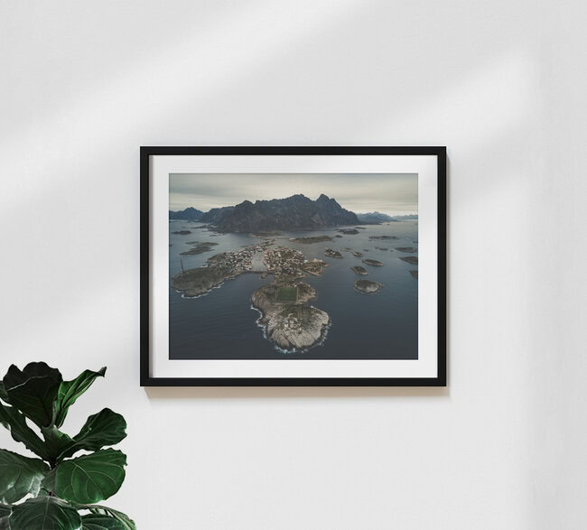 Henningsvaer, Norwegen – Fotokunst von Silvio Bergamo als Poster oder Acrylglasbild