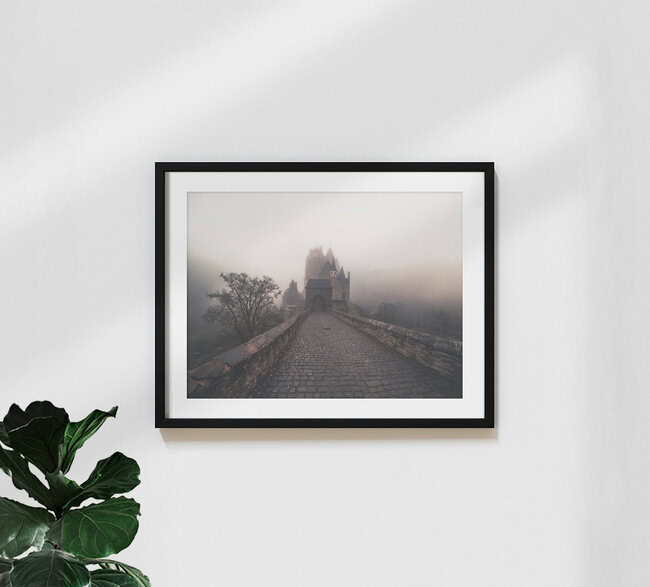 Nebliger Morgen an der Burg Eltz, Deutschland – Fotokunst von Daniel Weissenhorn als Poster oder Acrylglasbild