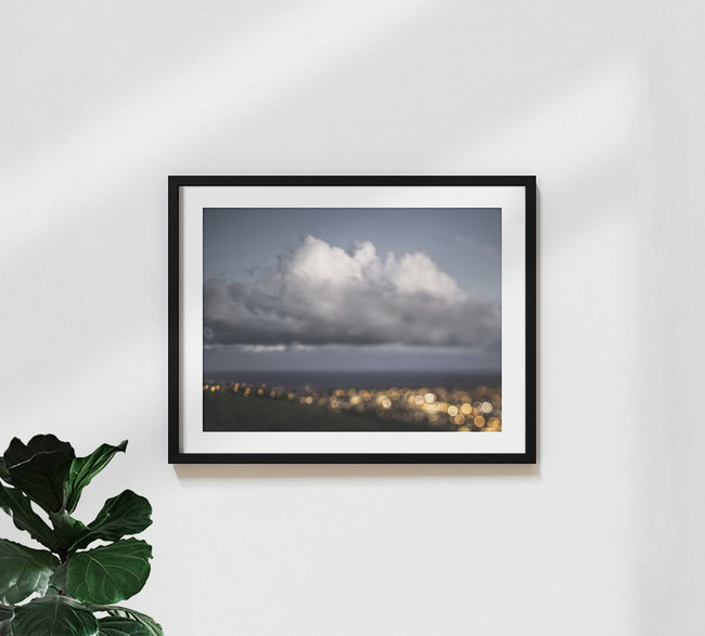 Clouds Waves, Vereinigte Staaten – Fotokunst von Vera Mladenovic als Poster oder Acrylglasbild
