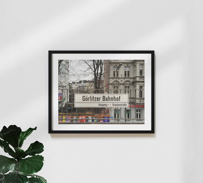 U-Bahnhof Göritzer Bahnhof, Deutschland – Fotokunst von Claudio Galamini als Poster oder Acrylglasbild