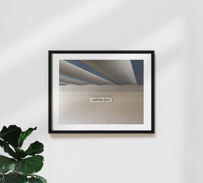 U-Bahnhof Dahlem-Dorf, Deutschland – Fotokunst von Claudio Galamini als Poster oder Acrylglasbild