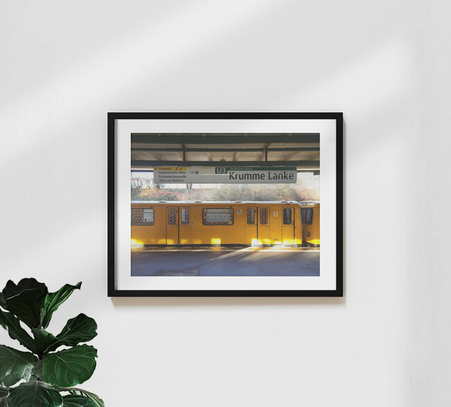 U-Bahnhof Krumme Lanke, Deutschland – Fotokunst von Claudio Galamini als Poster oder Acrylglasbild