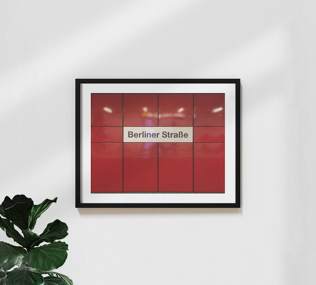U-Bahnhof Berliner Straße, Deutschland – Fotokunst von Claudio Galamini als Poster oder Acrylglasbild