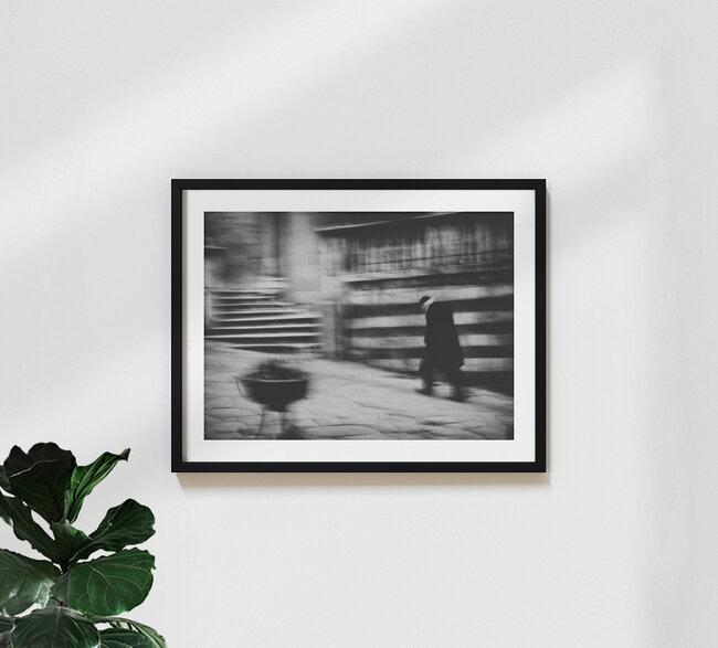 Passeggiando a Siena, Italien – Fotokunst von Massimiliano Sarno als Poster oder Acrylglasbild