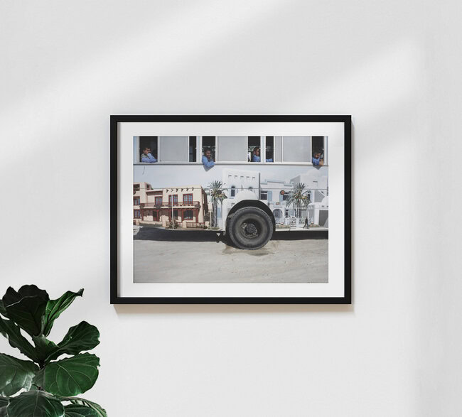 Bus, Vereinigte Arabische Emirate – Fotokunst von Florian Büttner als Poster oder Acrylglasbild