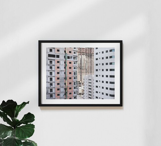 Fassaden, Vereinigte Arabische Emirate – Fotokunst von Florian Büttner als Poster oder Acrylglasbild