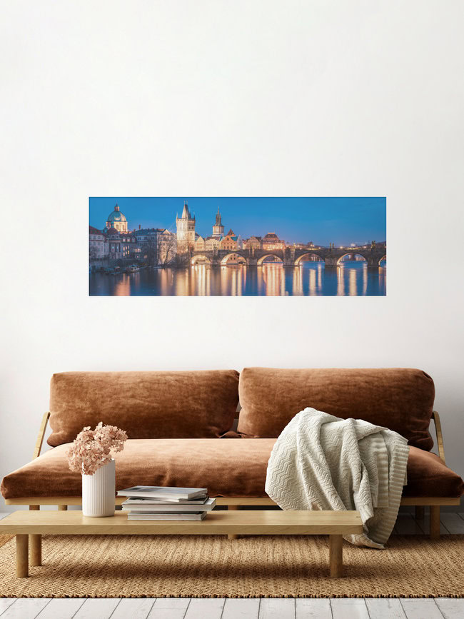 Prag mit Karlsbrücke zur blauen Stunde Panorama, Tschechische Republik – Fotokunst von Jean Claude Castor als Poster oder Acrylglasbild