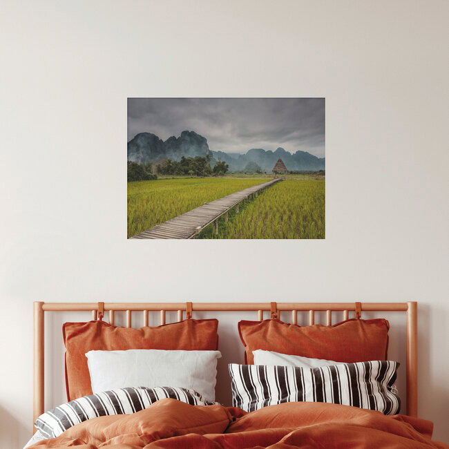 Steg ins Reisfeld, Laos – Fotokunst von Sebastian Rost als Poster oder Acrylglasbild