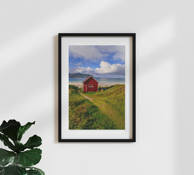 Strandhaus Lofoten Norwegen, Norwegen – Fotokunst von Achim Thomae als Poster oder Acrylglasbild
