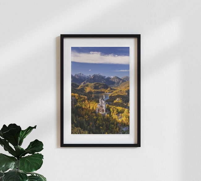 Schloss Neuschwanstein im Herbst, Deutschland – Fotokunst von Achim Thomae als Poster oder Acrylglasbild