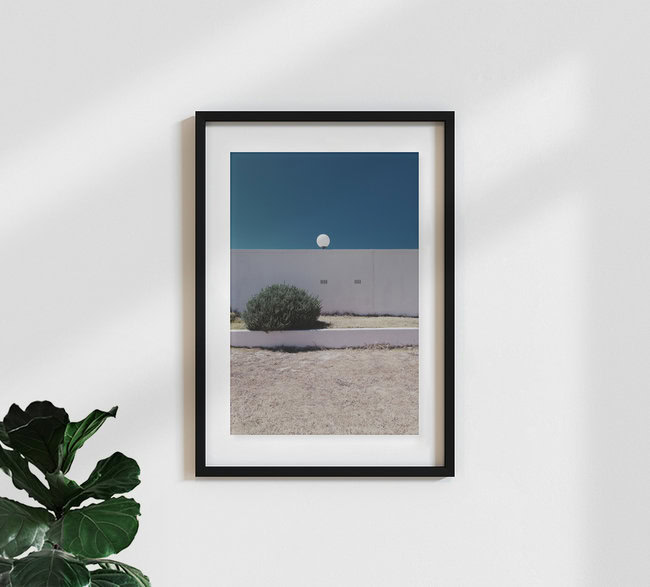 Wall, bush and lamp, Südafrika – Fotokunst von Eva Stadler als Poster oder Acrylglasbild