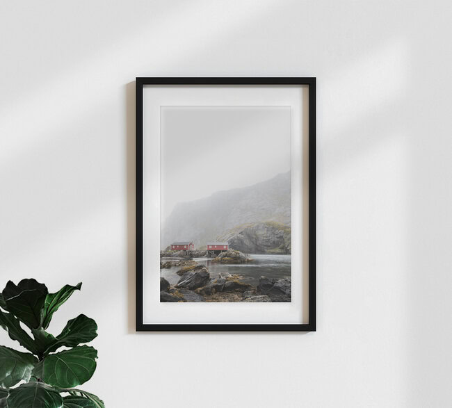Lofoten Bootshäuser, Norwegen – Fotokunst von Sebastian Worm als Poster oder Acrylglasbild