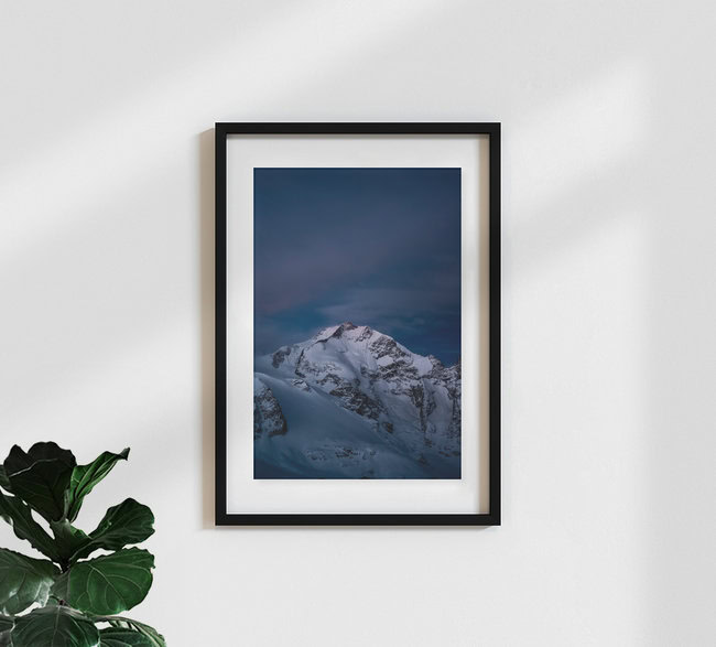 Piz Bernina bei Nacht, Schweiz – Fotokunst von Peter Wey als Poster oder Acrylglasbild