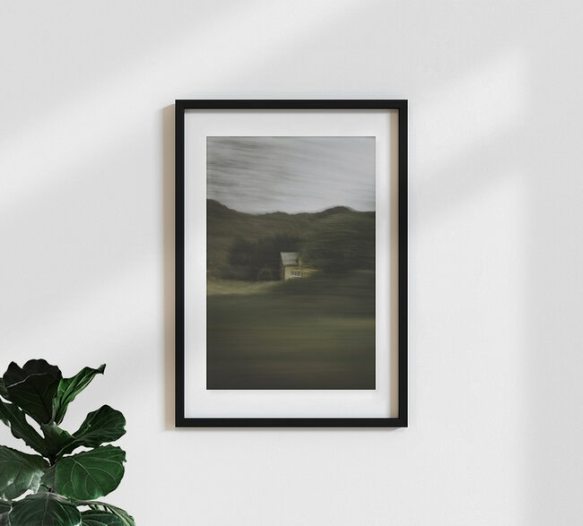 Yellow House, Norwegen – Fotokunst von Fabian Hönig als Poster oder Acrylglasbild