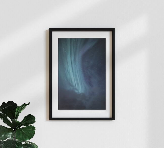 Clouds and Aurora, Norwegen – Fotokunst von Sebastian Worm als Poster oder Acrylglasbild