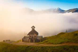 Herbstmorgen in den Tiroler Alpen, Österreich – Fotokunst von Martin Wasilewski als Poster oder Acrylglasbild