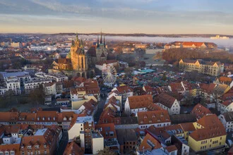 Erfurter Weihnachtsmarkt zum Sonnenaufgang - Fineart photography by Dennis Schmelz