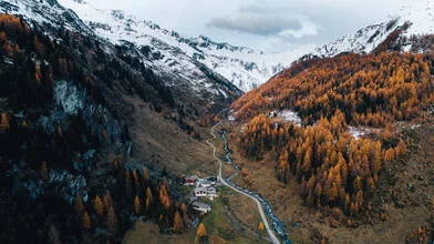 Johannes Hulsch, Prettau in den italienischen Alpen im Herbst - Italien, Europa