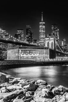 Picturesque Manhattan Impression from Brooklyn in Monochrome - Fineart photography by Melanie Viola