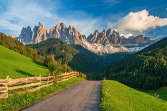Fotokunst von Achim Thomae: idyllische Dolomitenlandschaft mit Geisler Bergen