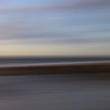 Photo art by Steffi Louis: tranquil seascape with gentle waves at the horizon