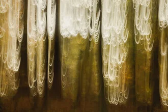 Fotokunst von Nadja Jacke: abstrakte Linien in Bewegung im Herbstwald